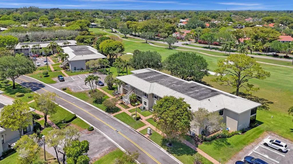 19 Stratford Drive E Boynton Beach FL 33436