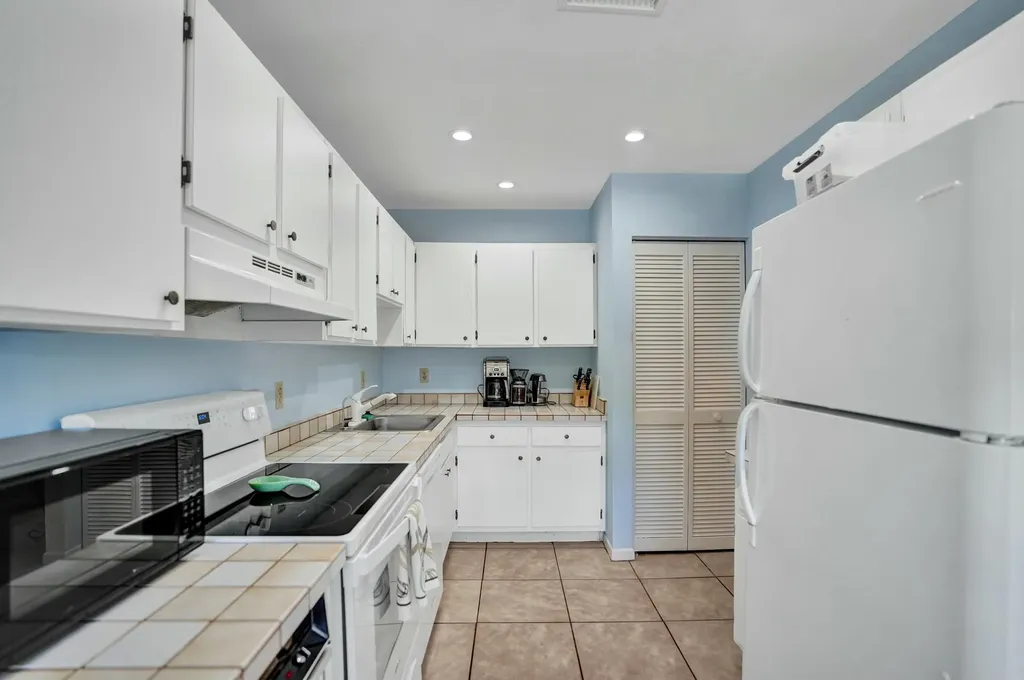 19 Stratford Drive E Boynton Beach FL 33436