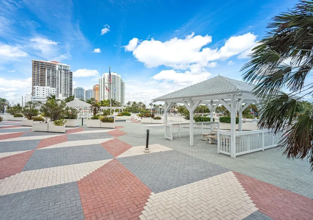 1 Las Olas Circle Fort Lauderdale FL 33316