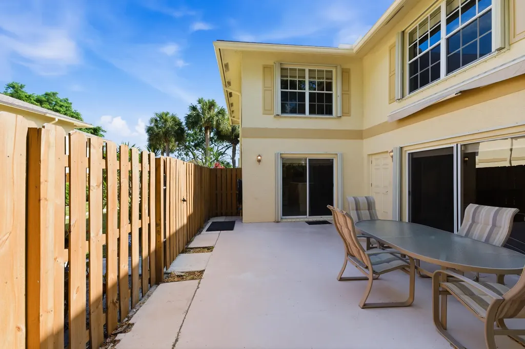 2924 SW 22nd Circle Delray Beach FL 33445