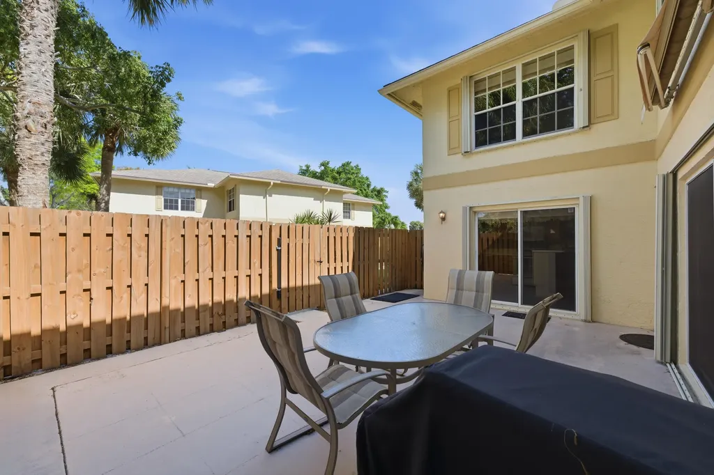 2924 SW 22nd Circle Delray Beach FL 33445