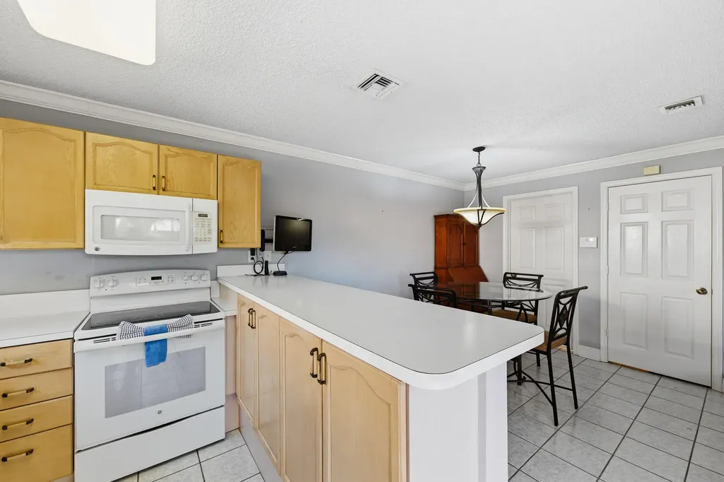 2924 SW 22nd Circle Delray Beach FL 33445