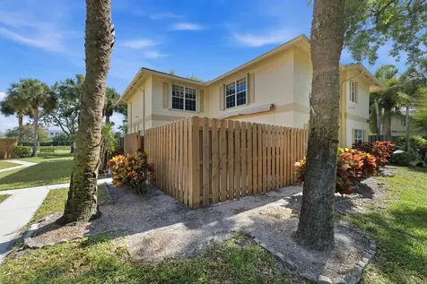2924 SW 22nd Circle Delray Beach FL 33445