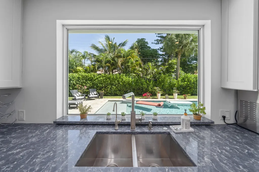 92 18th Avenue S Lake Worth Beach FL 33460