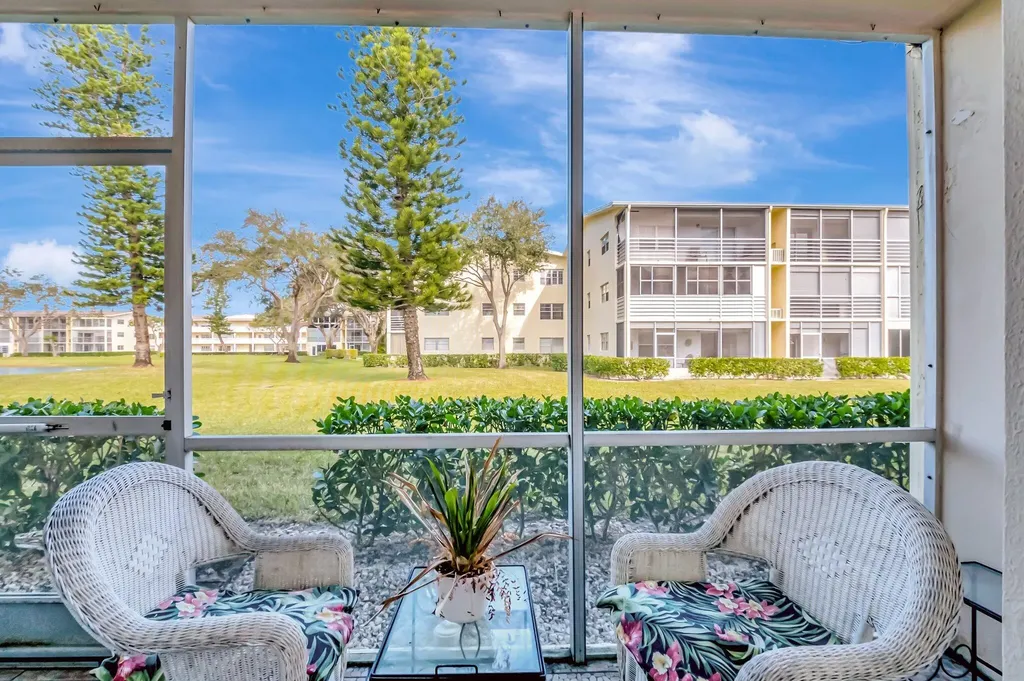176 Dorset E Boca Raton FL 33434