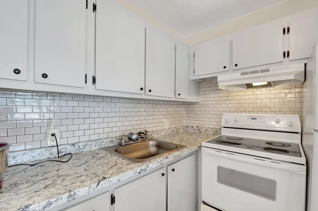 176 Dorset E Boca Raton FL 33434