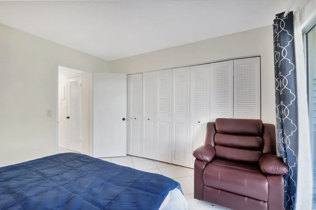 176 Dorset E Boca Raton FL 33434