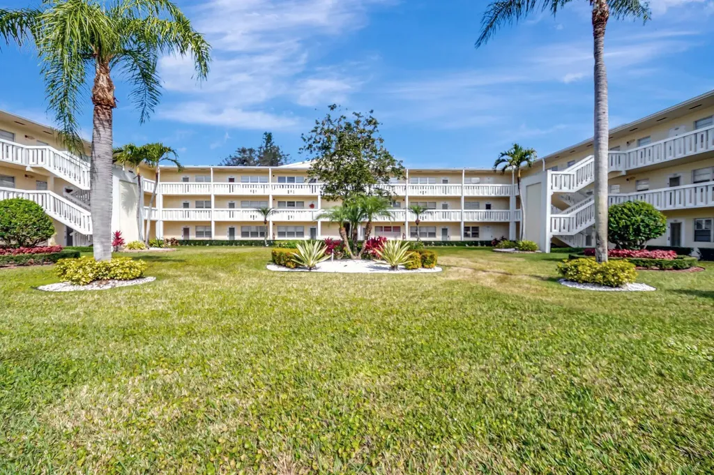 176 Dorset E Boca Raton FL 33434
