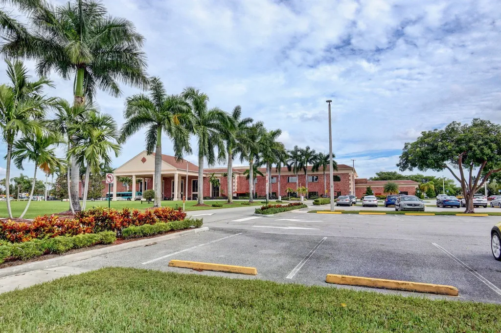 176 Dorset E Boca Raton FL 33434
