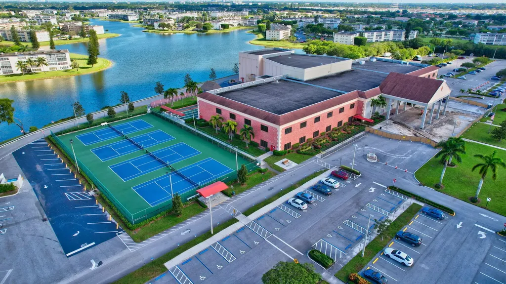 176 Dorset E Boca Raton FL 33434