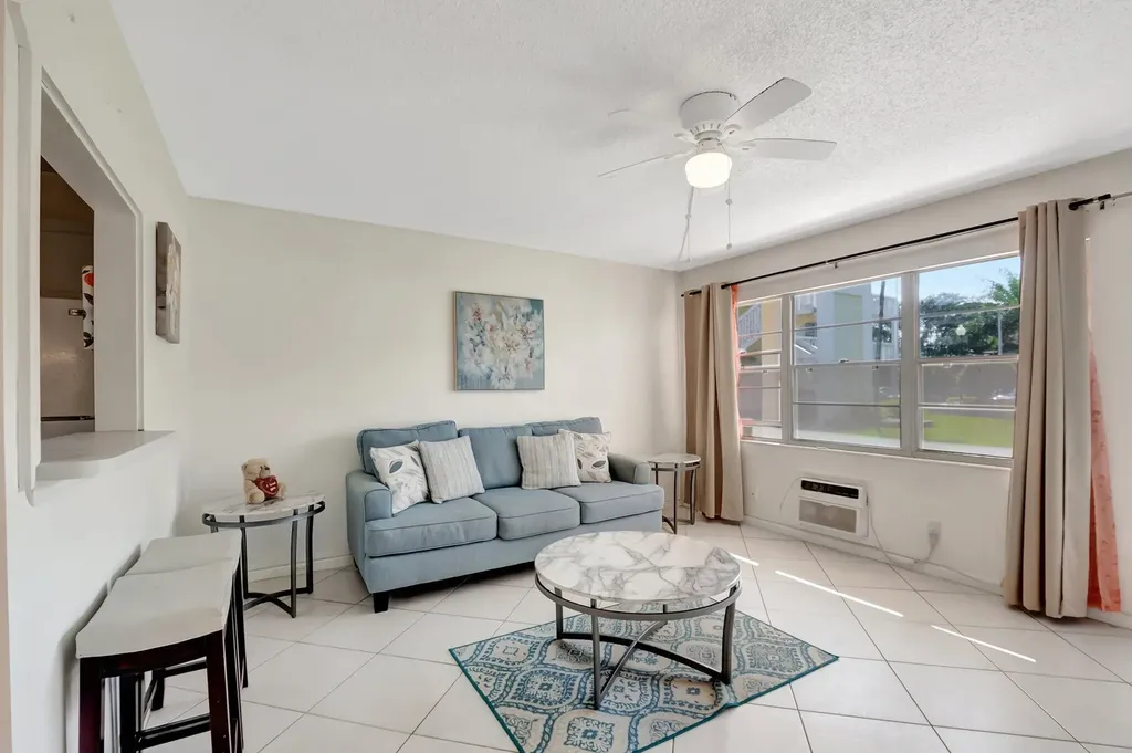 176 Dorset E Boca Raton FL 33434