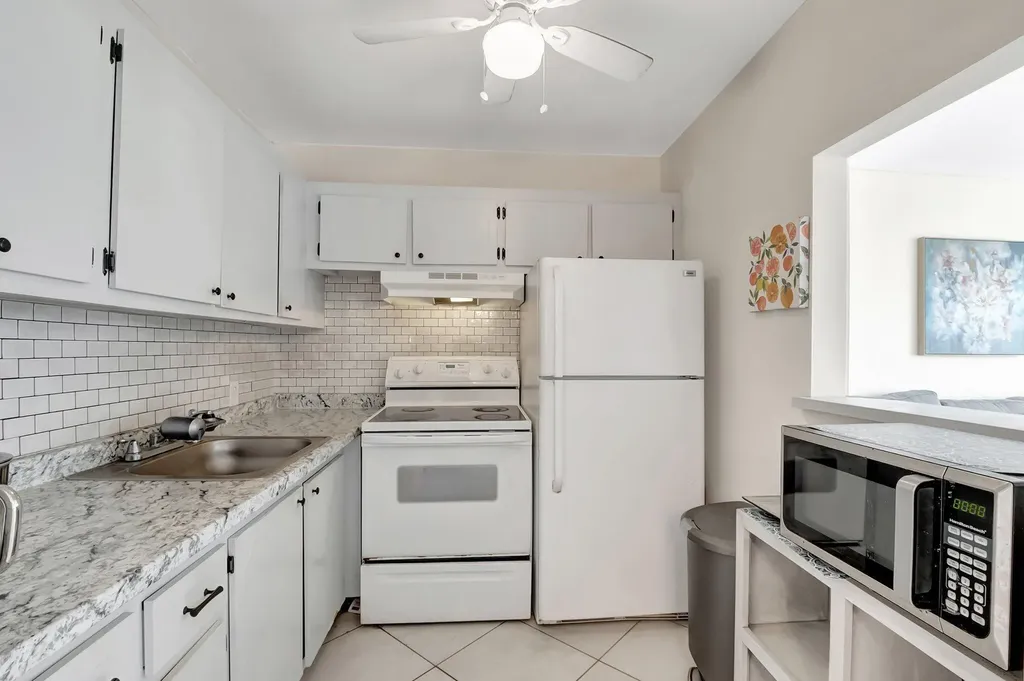 176 Dorset E Boca Raton FL 33434