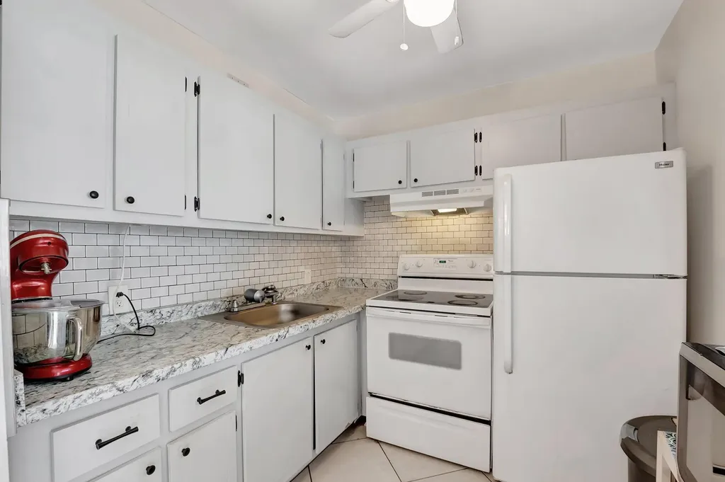 176 Dorset E Boca Raton FL 33434