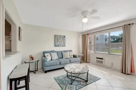 176 Dorset E Boca Raton FL 33434