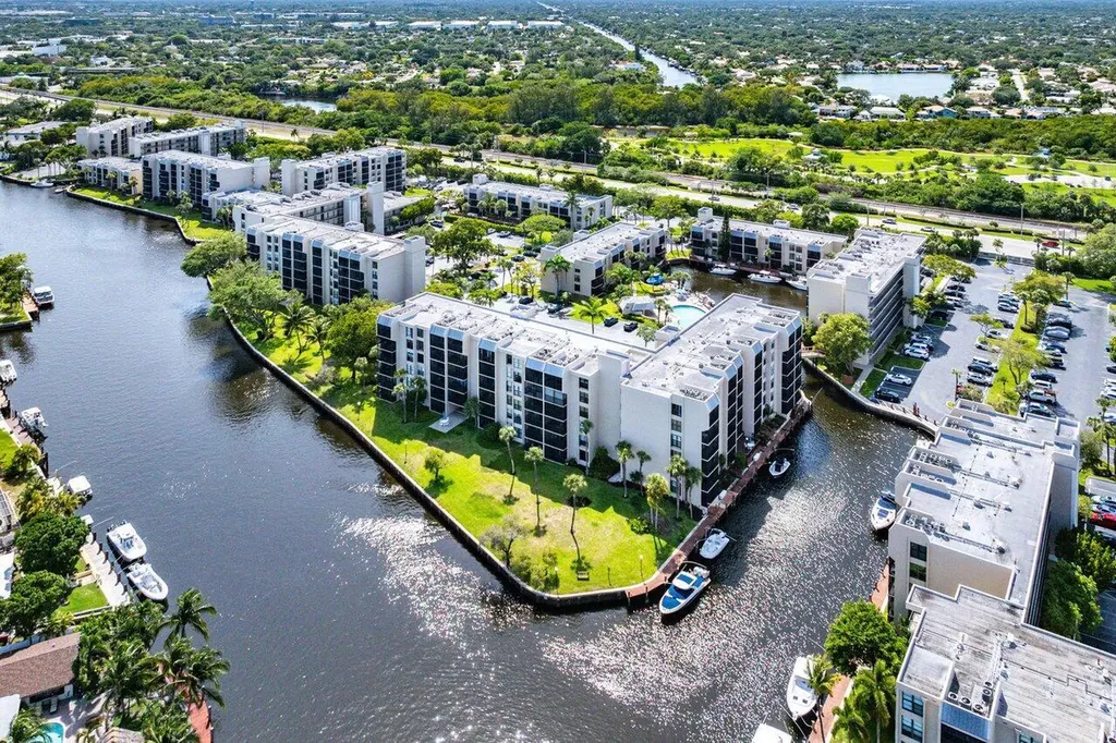 9 Royal Palm Way Boca Raton FL 33432