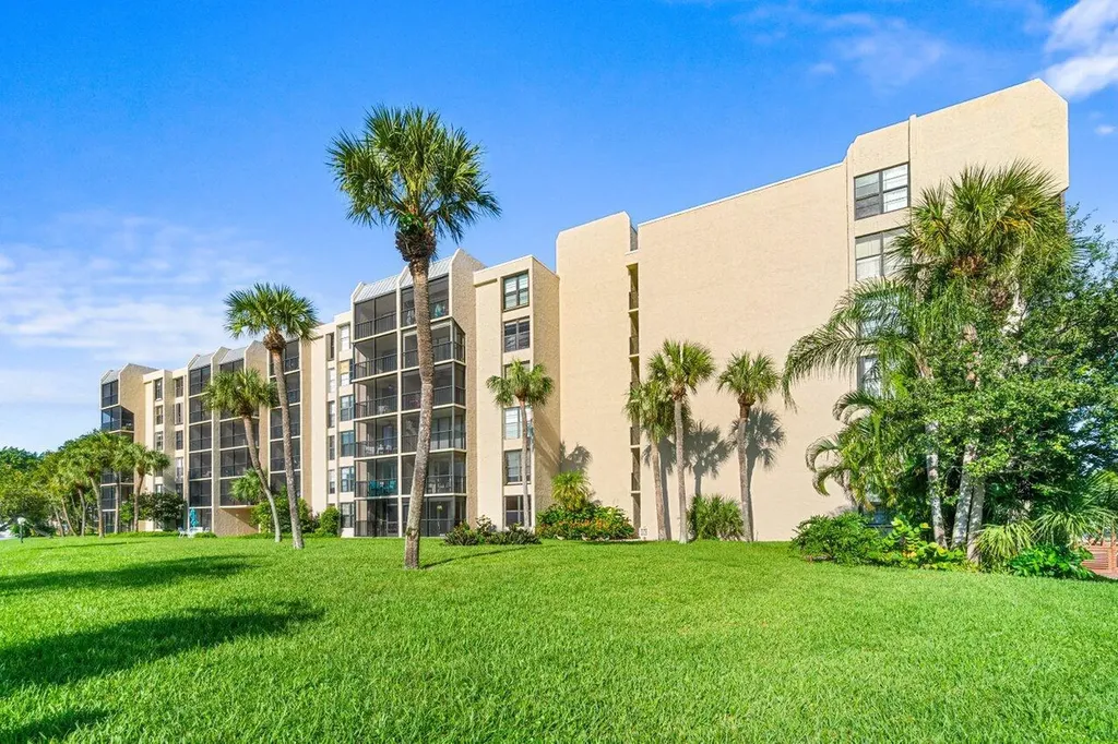 9 Royal Palm Way Boca Raton FL 33432