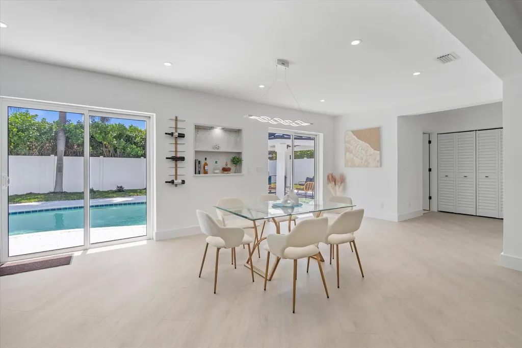 22100 Serenata Circle W Boca Raton FL 33433