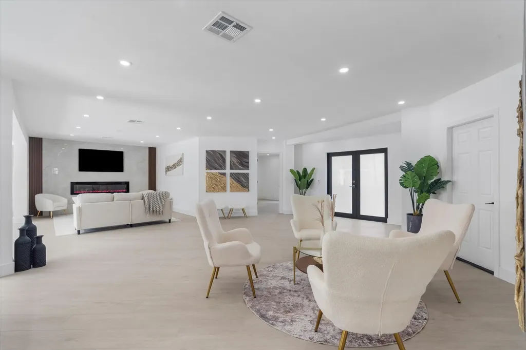 22100 Serenata Circle W Boca Raton FL 33433