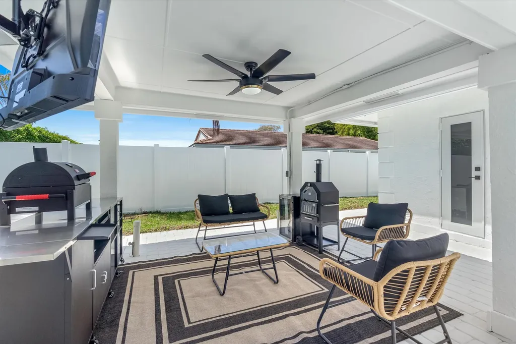 22100 Serenata Circle W Boca Raton FL 33433
