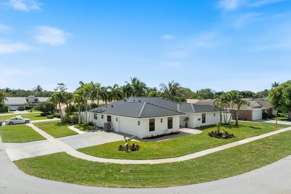 22100 Serenata Circle W Boca Raton FL 33433