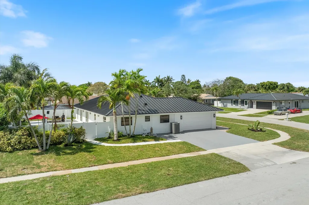 22100 Serenata Circle W Boca Raton FL 33433