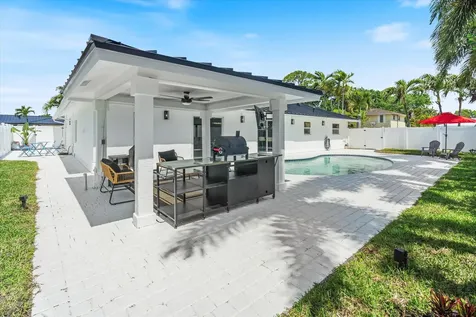 22100 Serenata Circle W Boca Raton FL 33433