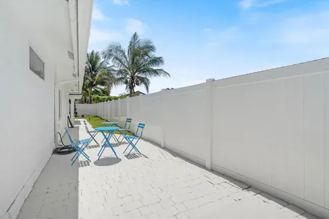 22100 Serenata Circle W Boca Raton FL 33433