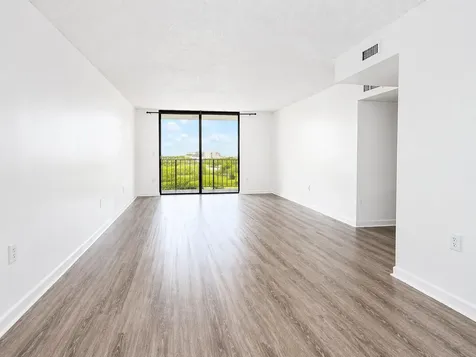 9682 Fontainebleau Boulevard Miami FL 33172