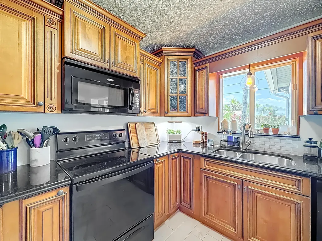 6 SE 10th Court Deerfield Beach FL 33441