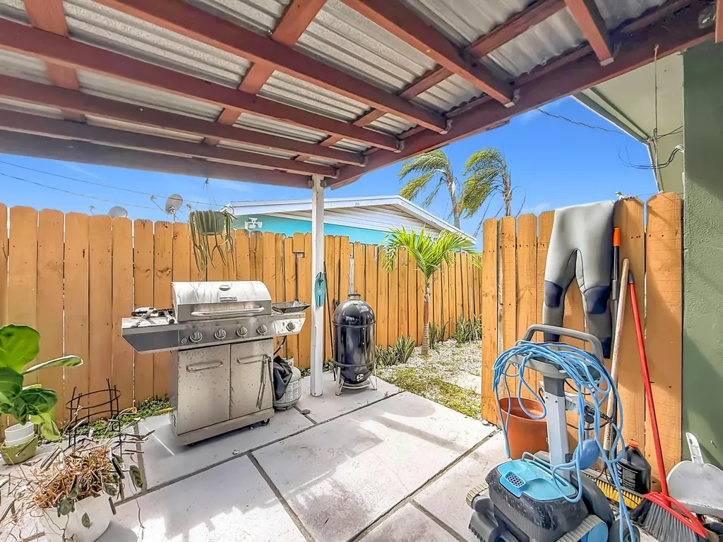 6 SE 10th Court Deerfield Beach FL 33441