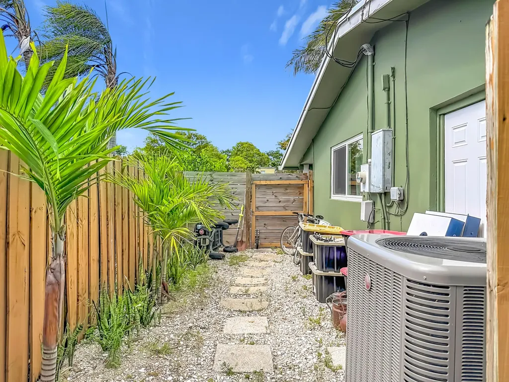 6 SE 10th Court Deerfield Beach FL 33441