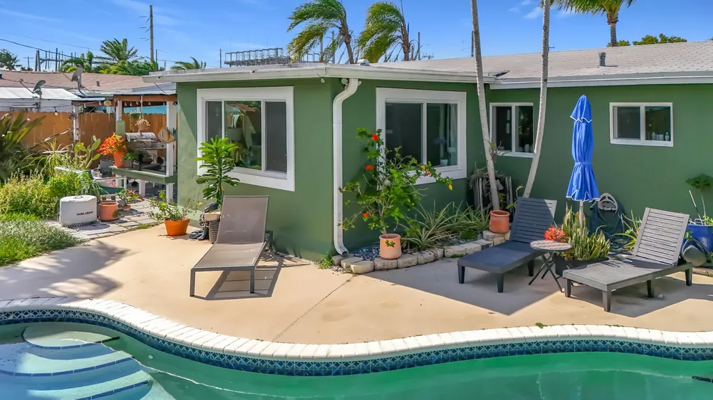 6 SE 10th Court Deerfield Beach FL 33441