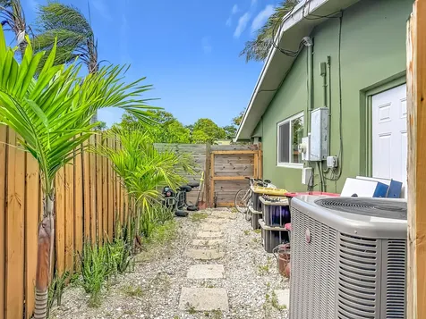 6 SE 10th Court Deerfield Beach FL 33441