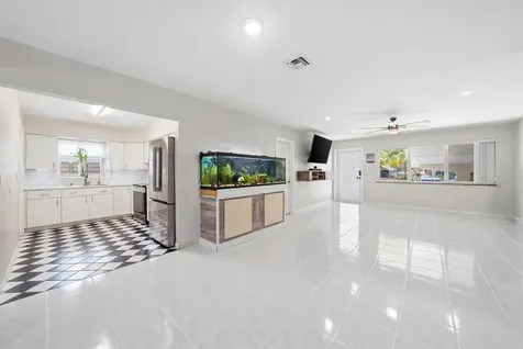 6410 Harding Street Hollywood FL 33024