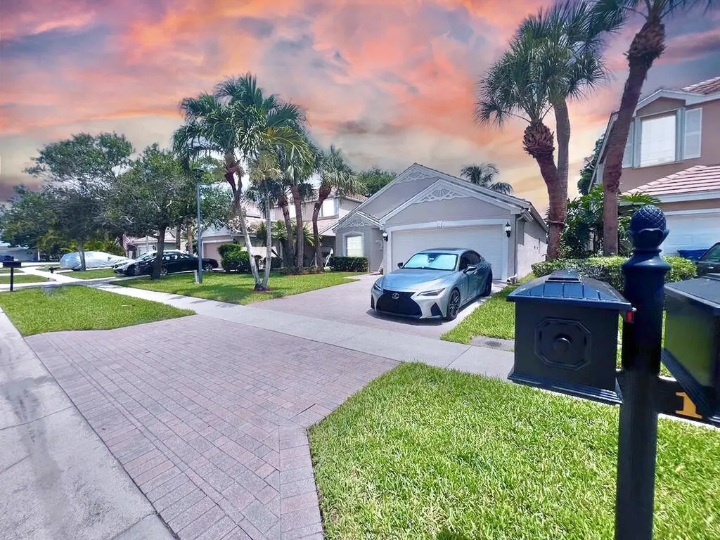 137 Canterbury Place Royal Palm Beach FL 33414