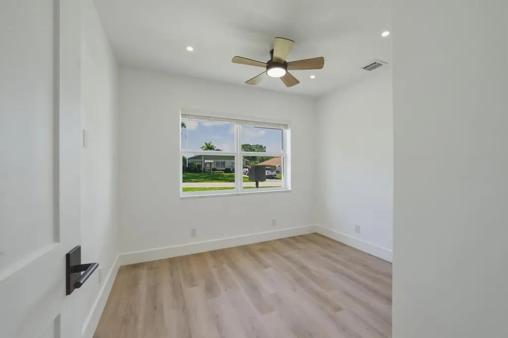 461 SW 1st Street Boca Raton FL 33432