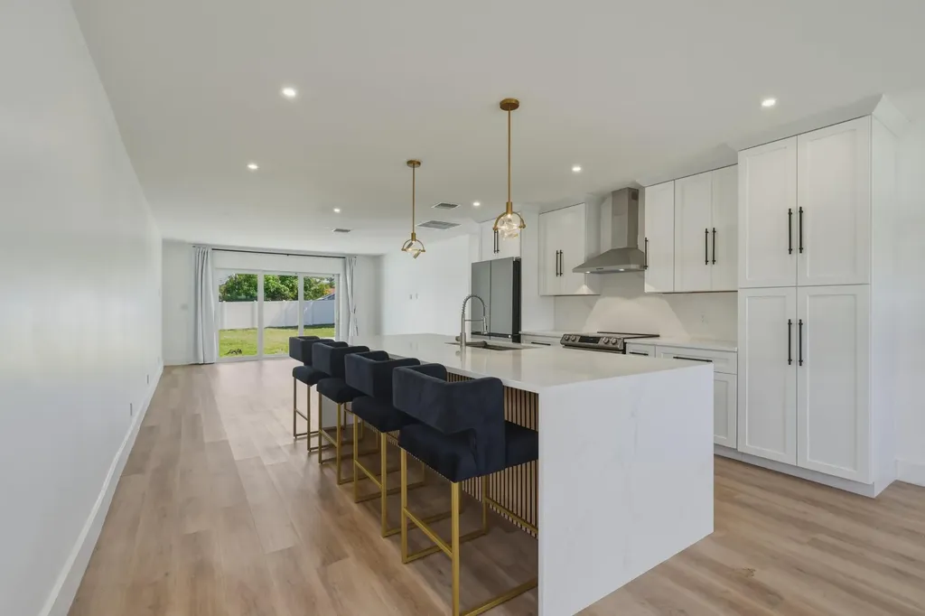 461 SW 1st Street Boca Raton FL 33432
