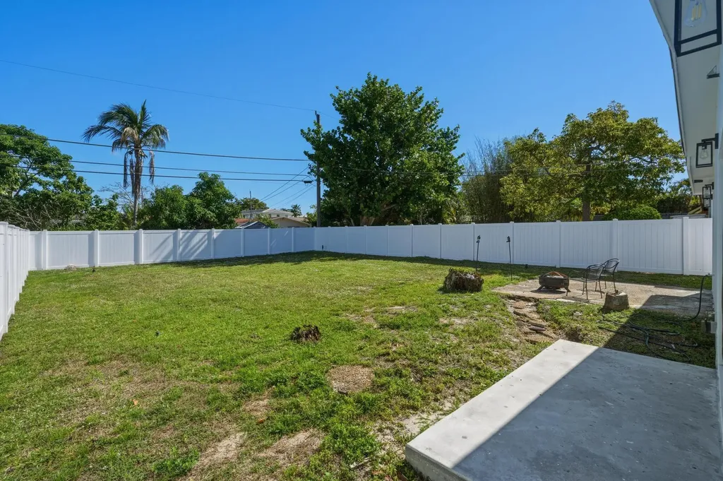 461 SW 1st Street Boca Raton FL 33432