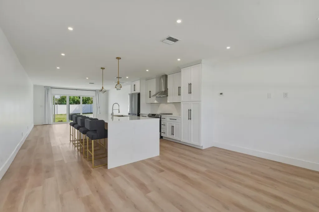 461 SW 1st Street Boca Raton FL 33432