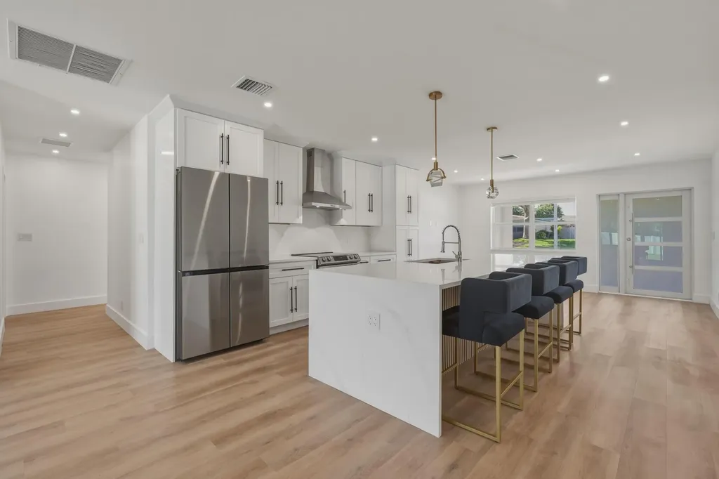 461 SW 1st Street Boca Raton FL 33432