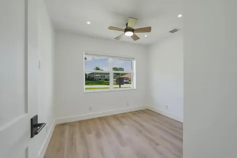461 SW 1st Street Boca Raton FL 33432
