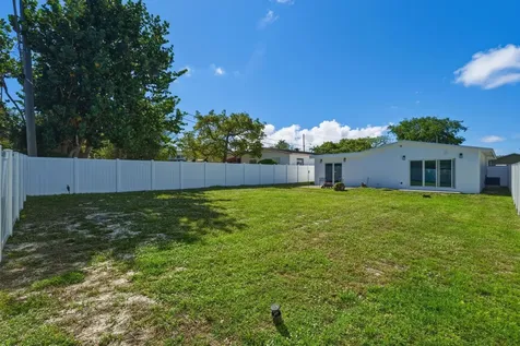 461 SW 1st Street Boca Raton FL 33432