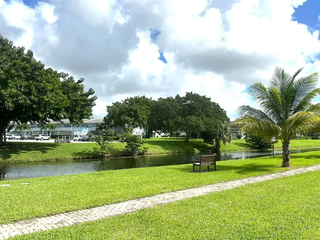 1092 Newport S Deerfield Beach FL 33442