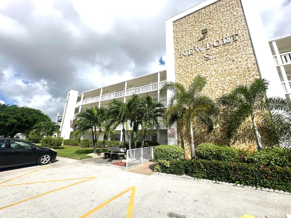 1092 Newport S Deerfield Beach FL 33442