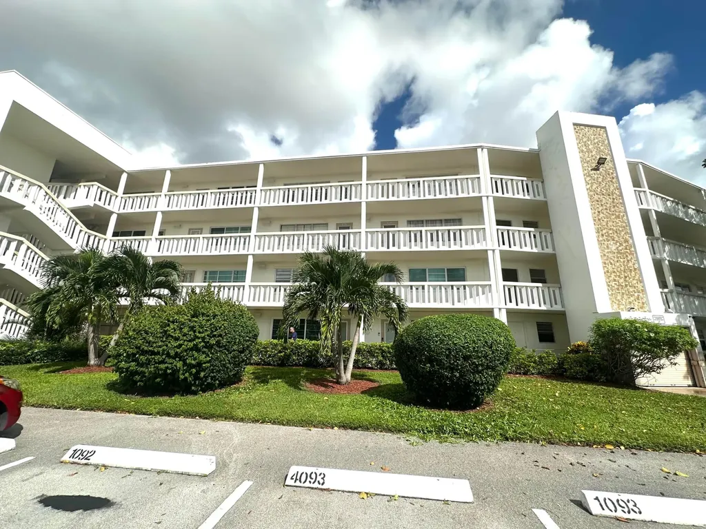 1092 Newport S Deerfield Beach FL 33442