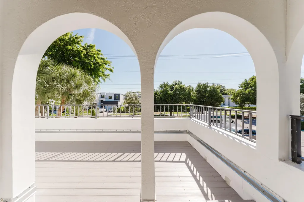 665 Jeffery Street Boca Raton FL 33487