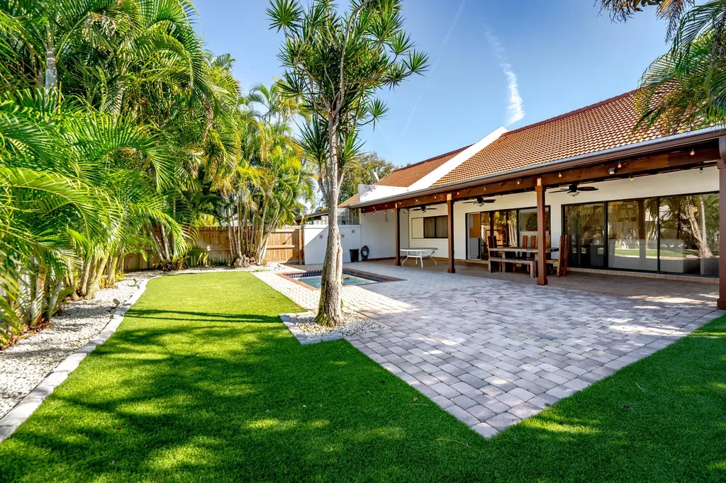 665 Jeffery Street Boca Raton FL 33487