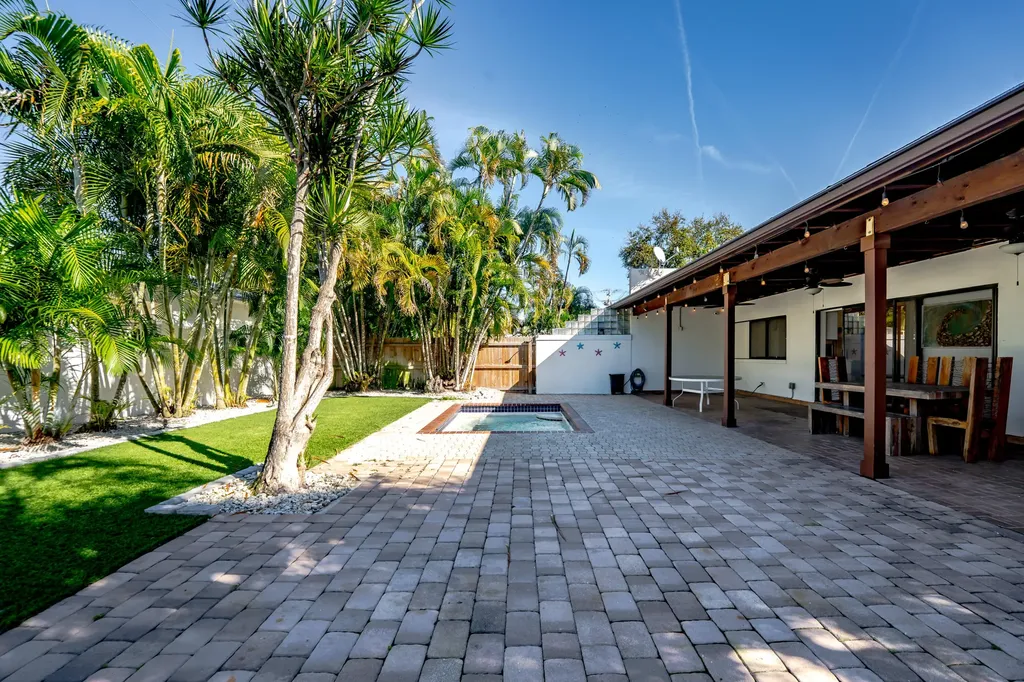665 Jeffery Street Boca Raton FL 33487