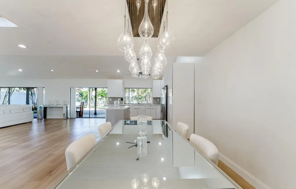 665 Jeffery Street Boca Raton FL 33487