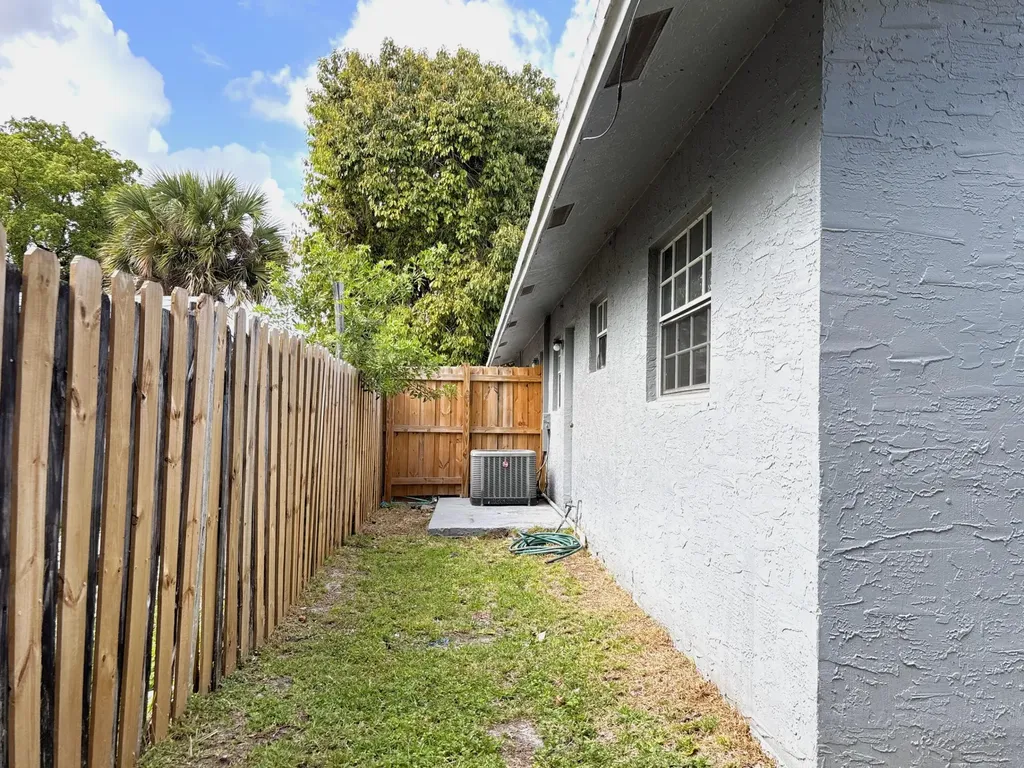 830 SW 10th Street Pompano Beach FL 33060